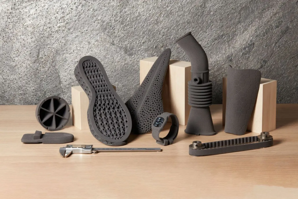 Pièces flexibles imprimées en 3D par SLS, y compris des objets portables, des équipements sportifs, et des semelles intérieures de chaussures